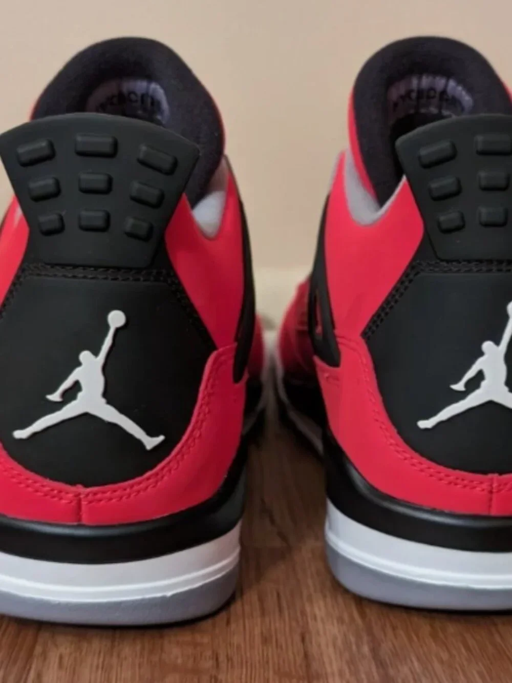 Nike Air Jordan 4 Retro (Toro Bravo)